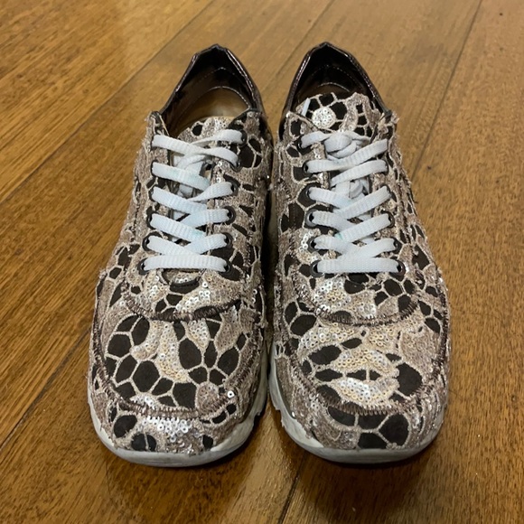 Damy Lace Sneakers - Picture 2 of 9